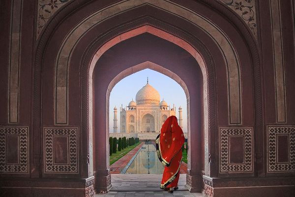 Jaynes Gallery 아티스트의 India-Agra-Taj Mahal-Composite of woman in archway facing mausoleum작품입니다.
